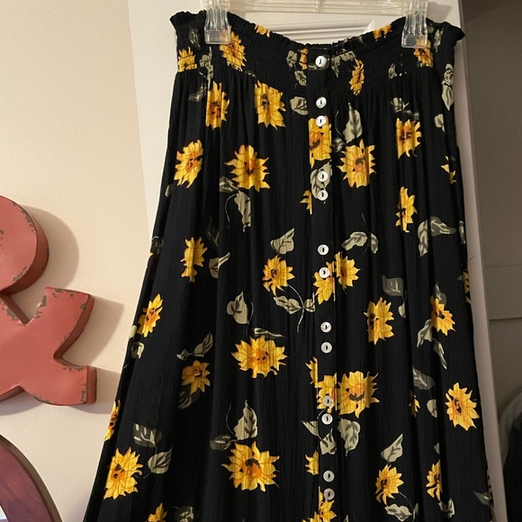 Urban Outfitters Sunflower Button Skirt - Picture 3 of 4